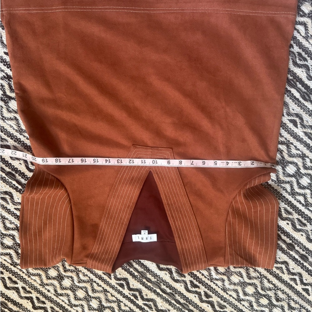 THML NWOT Rust Faux Suede Flutter Sleeve V-Neck Top M - Picture 5 of 5